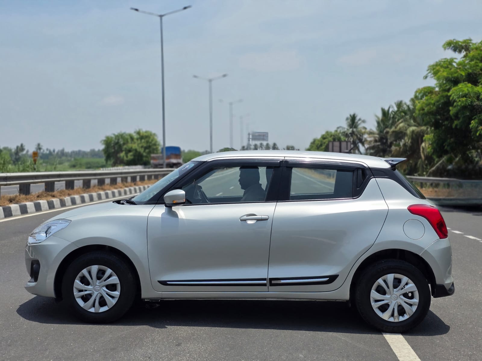 Vehicle photo 10