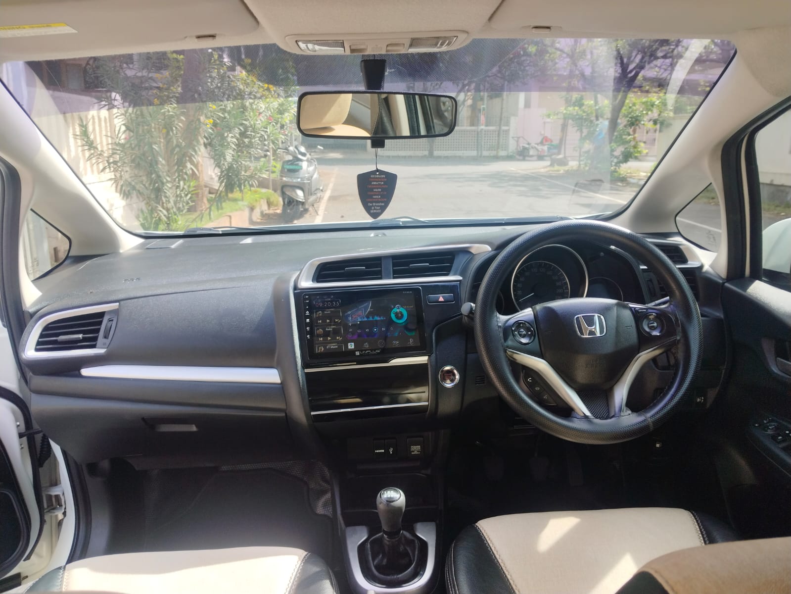 Vehicle photo 2