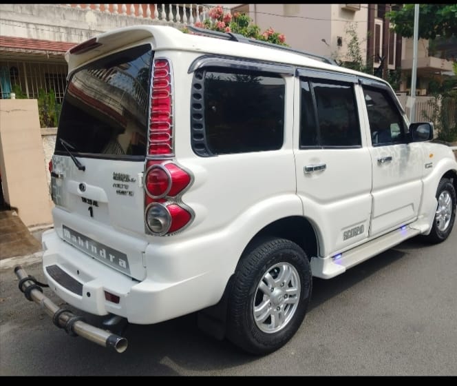 Vehicle photo 3