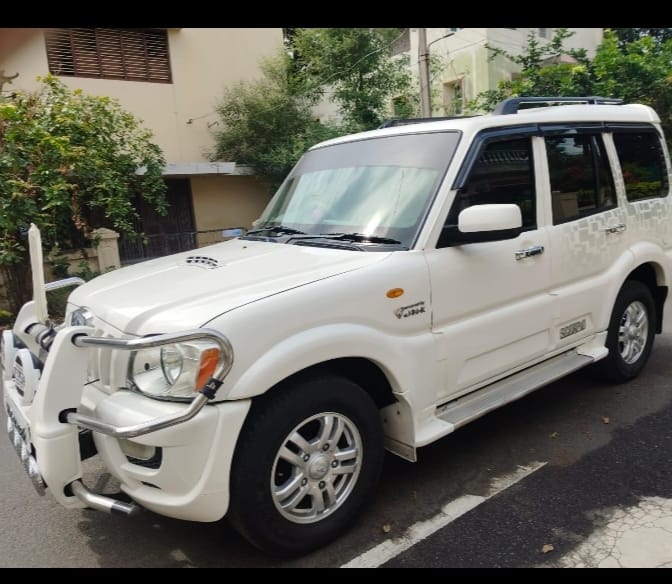 Vehicle photo 6