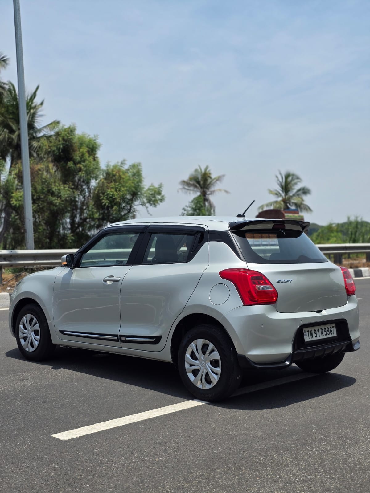 Vehicle photo 8