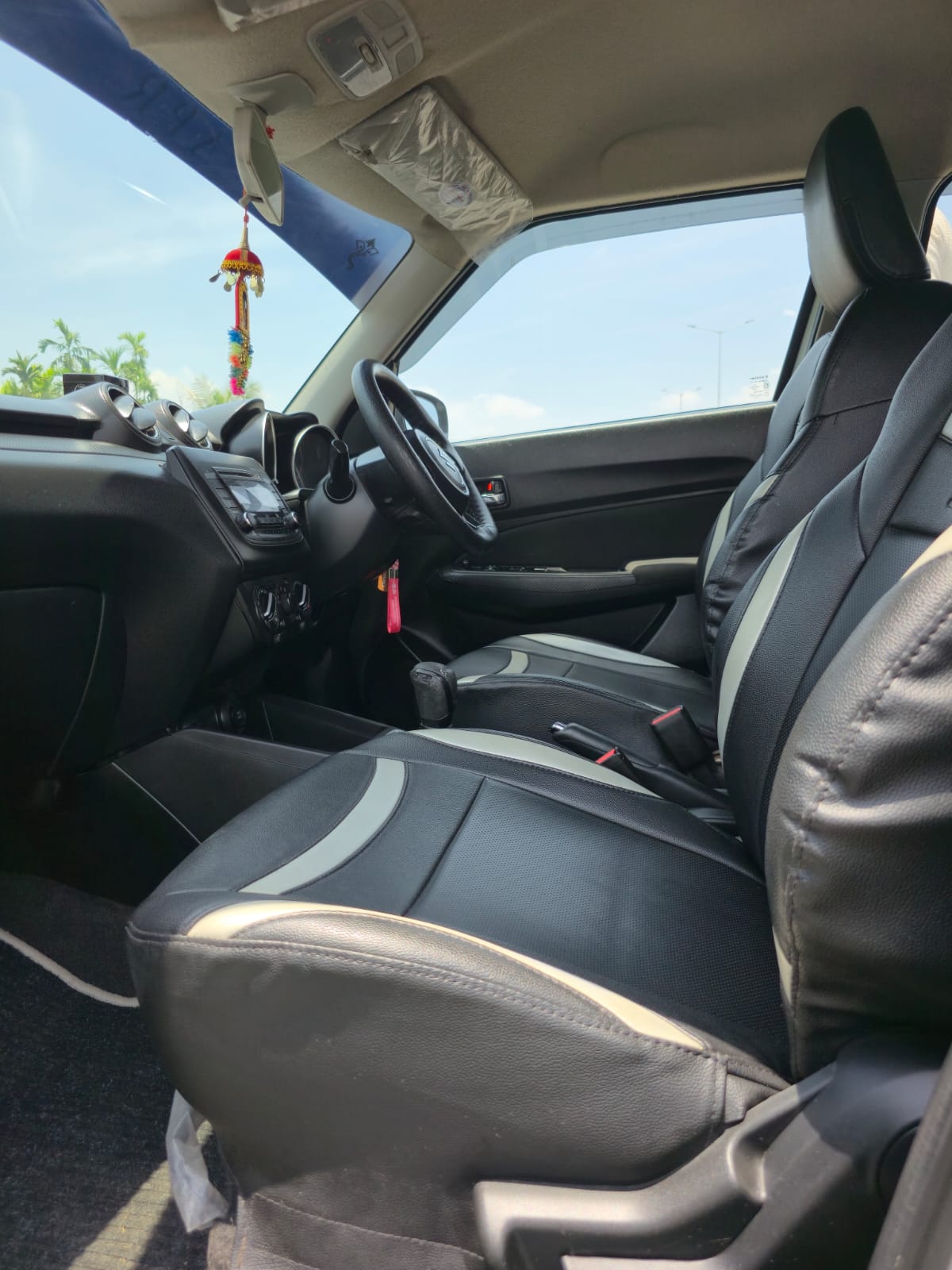 Vehicle photo 3