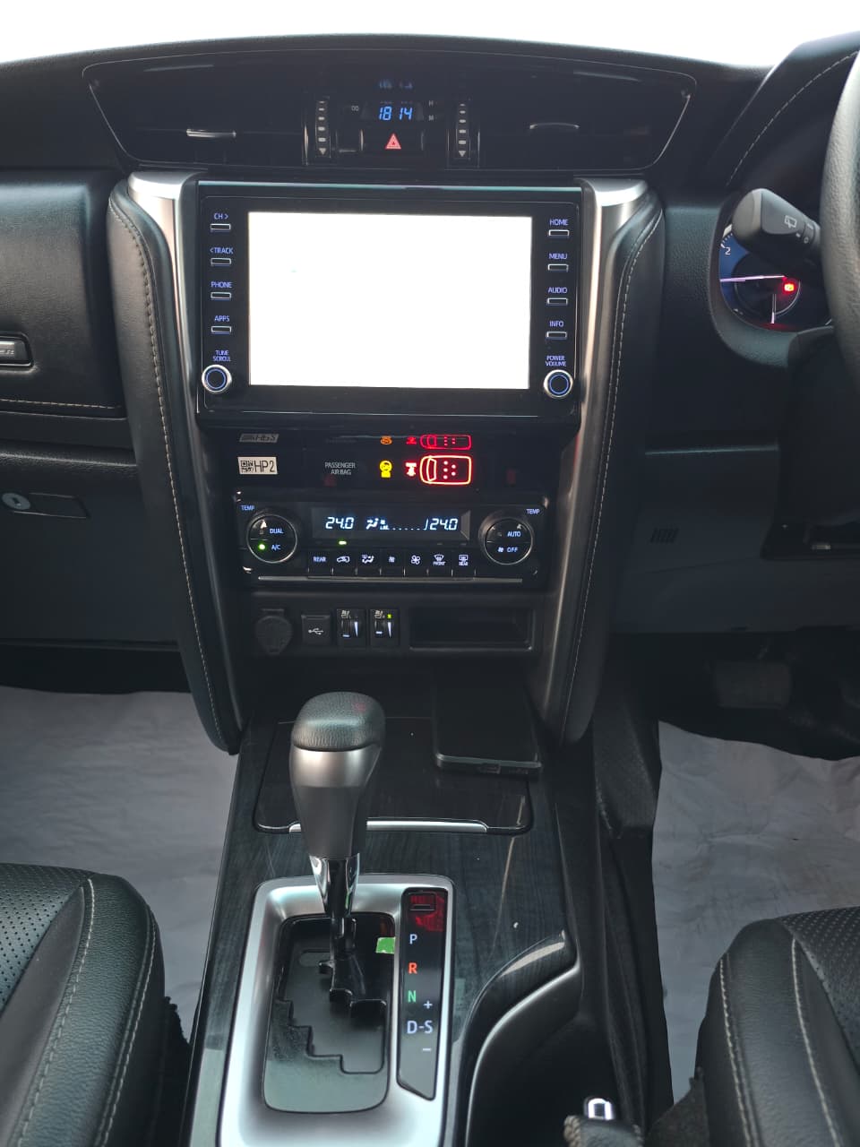 Vehicle photo 12