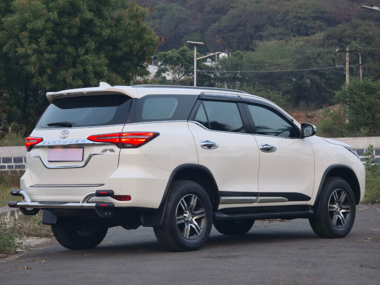 Vehicle photo 13