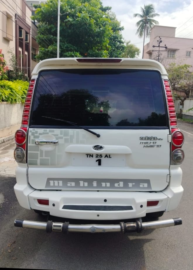 Vehicle photo 8