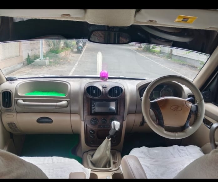 Vehicle photo 7