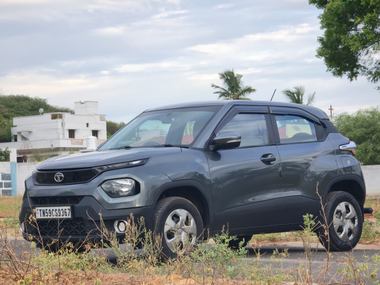 Vehicle photo 5