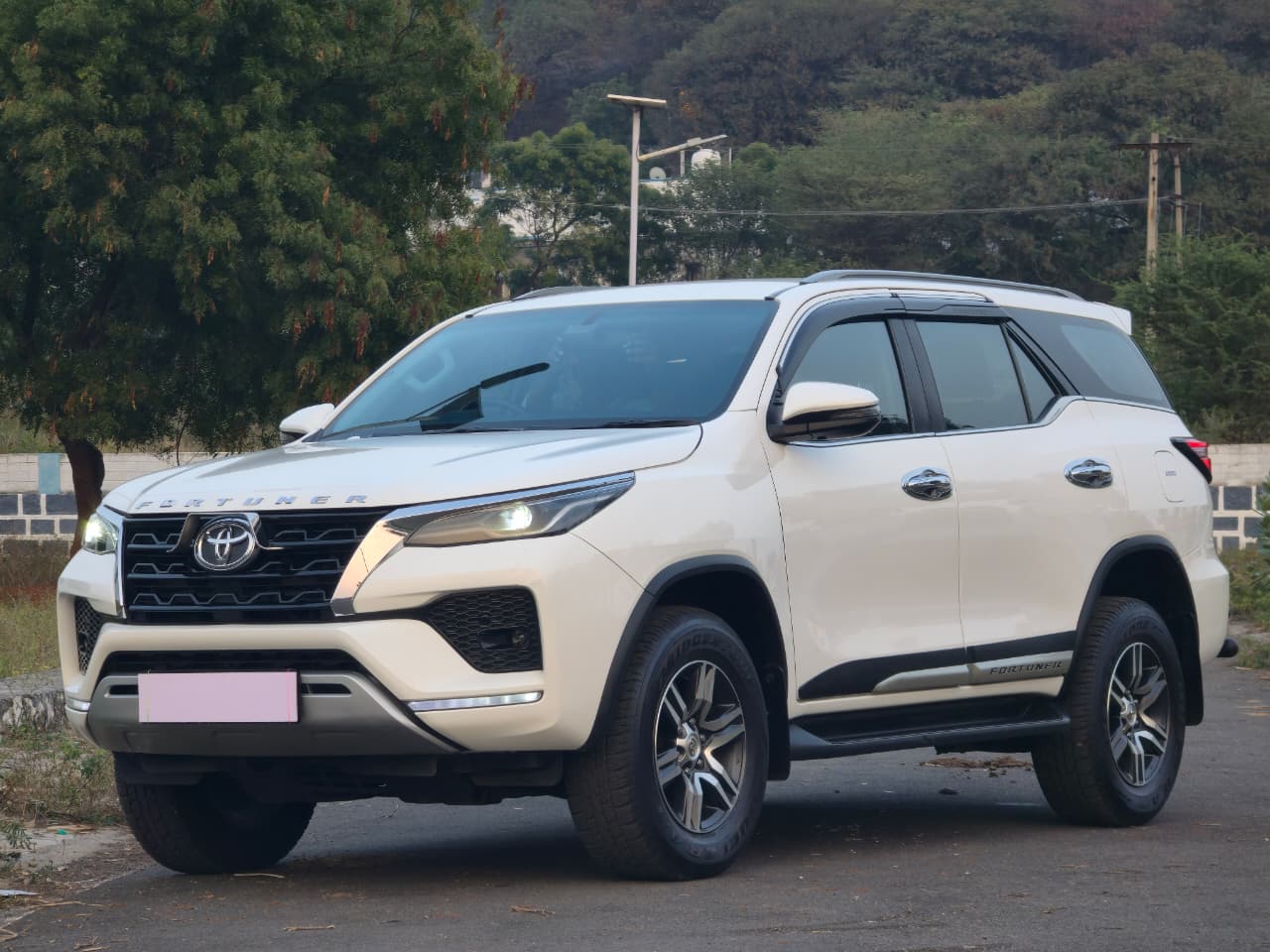 Vehicle photo 3