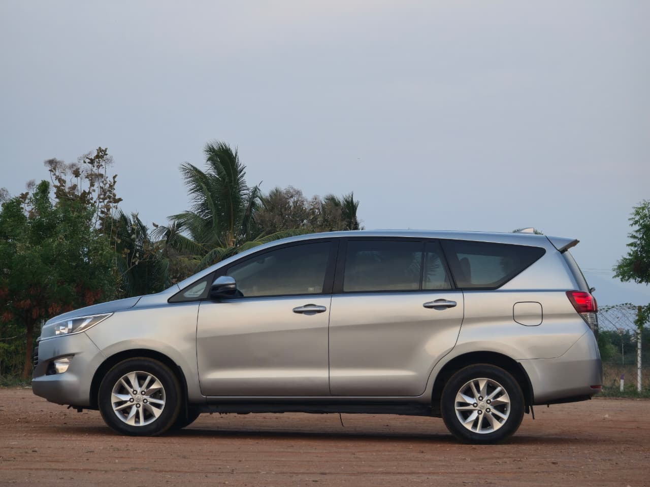 Vehicle photo 3