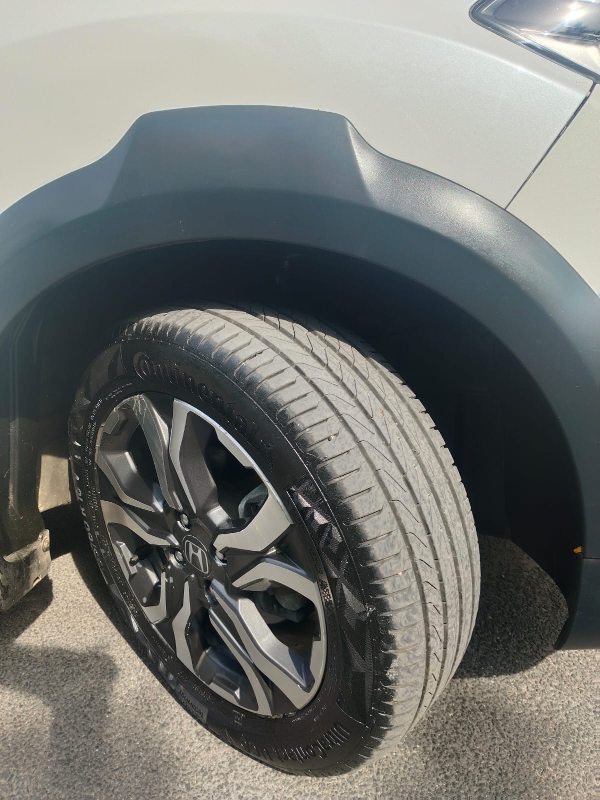 Vehicle photo 13