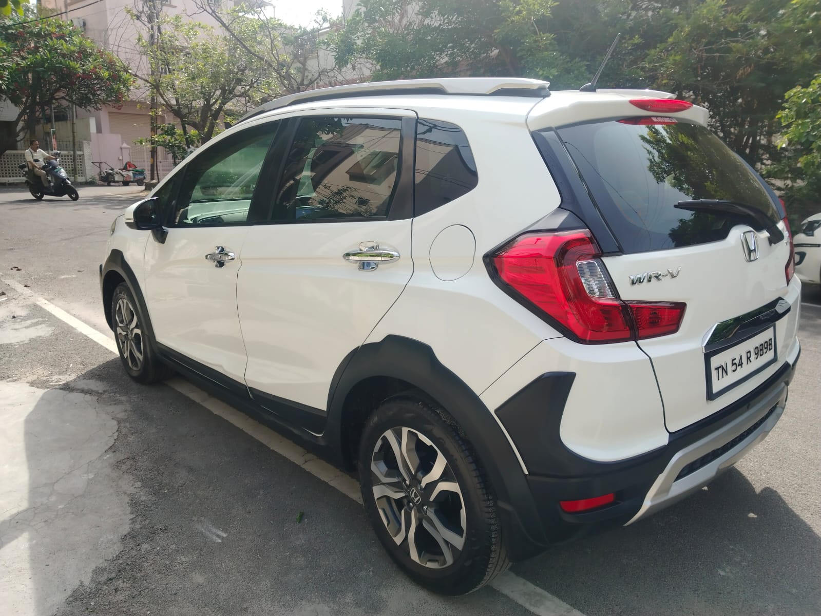 Vehicle photo 4
