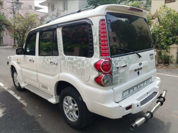 Vehicle photo 5