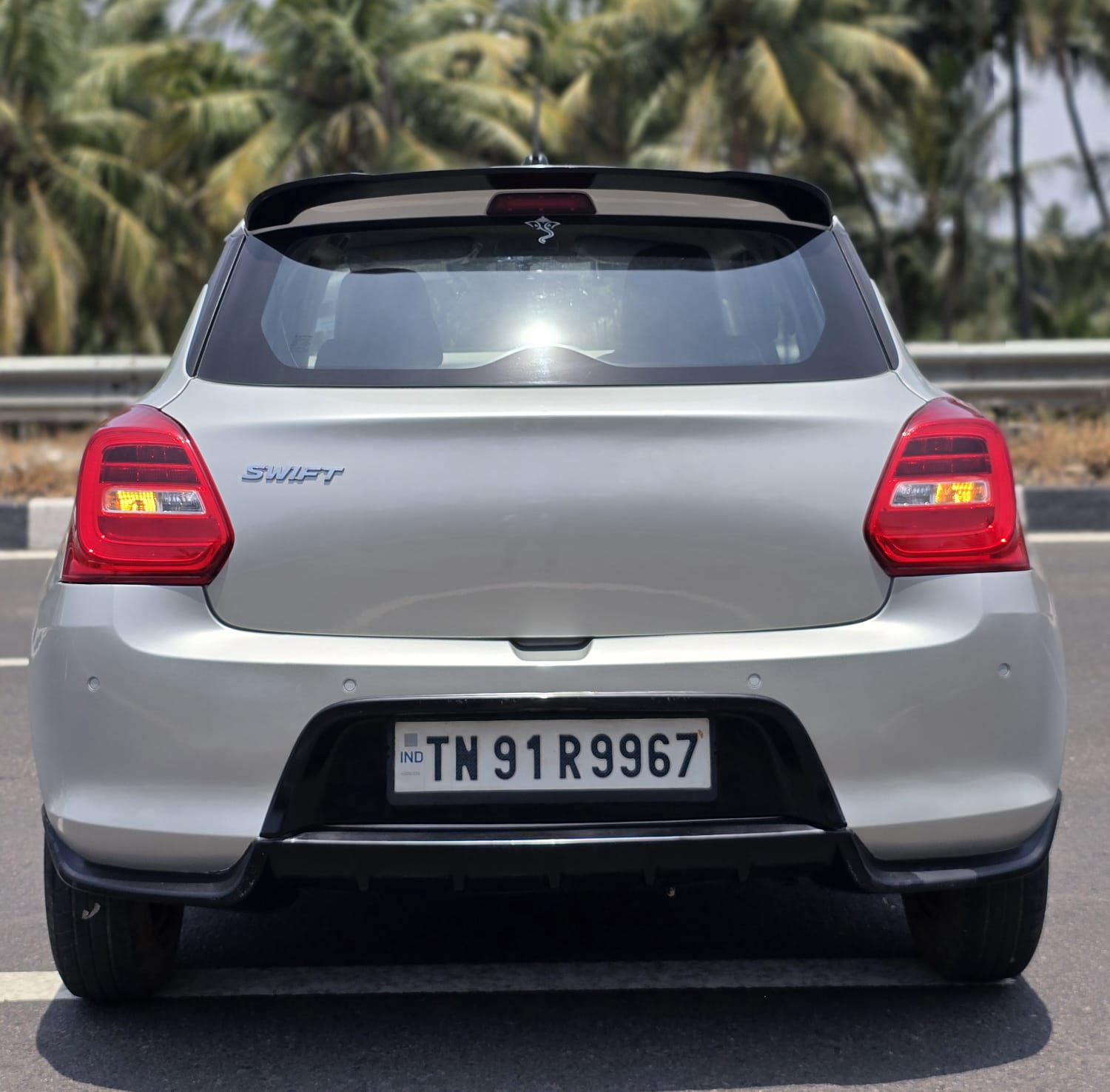 Vehicle photo 6