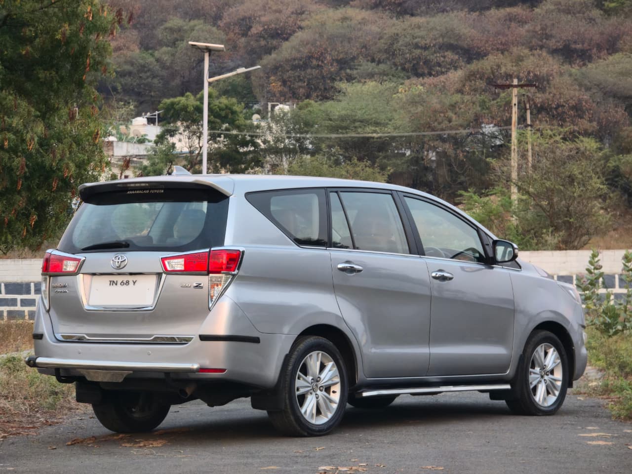 Vehicle photo 5