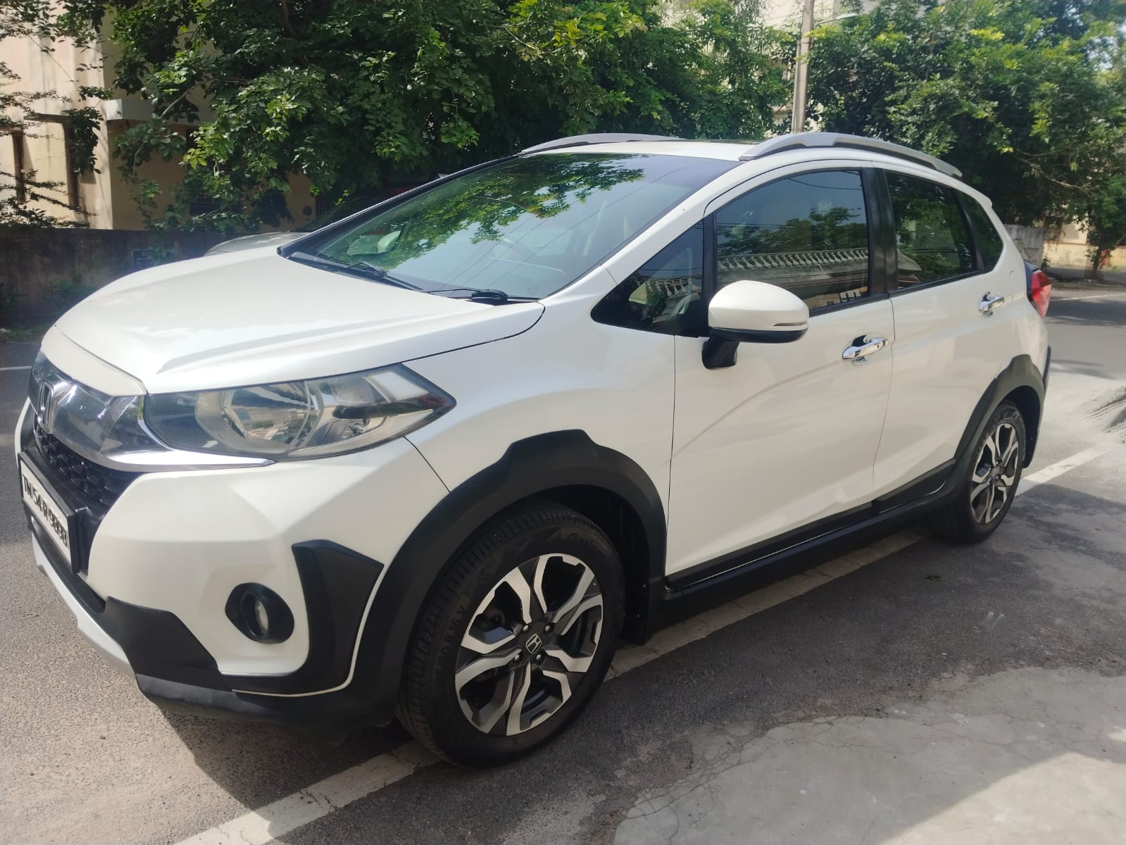 Vehicle photo 10