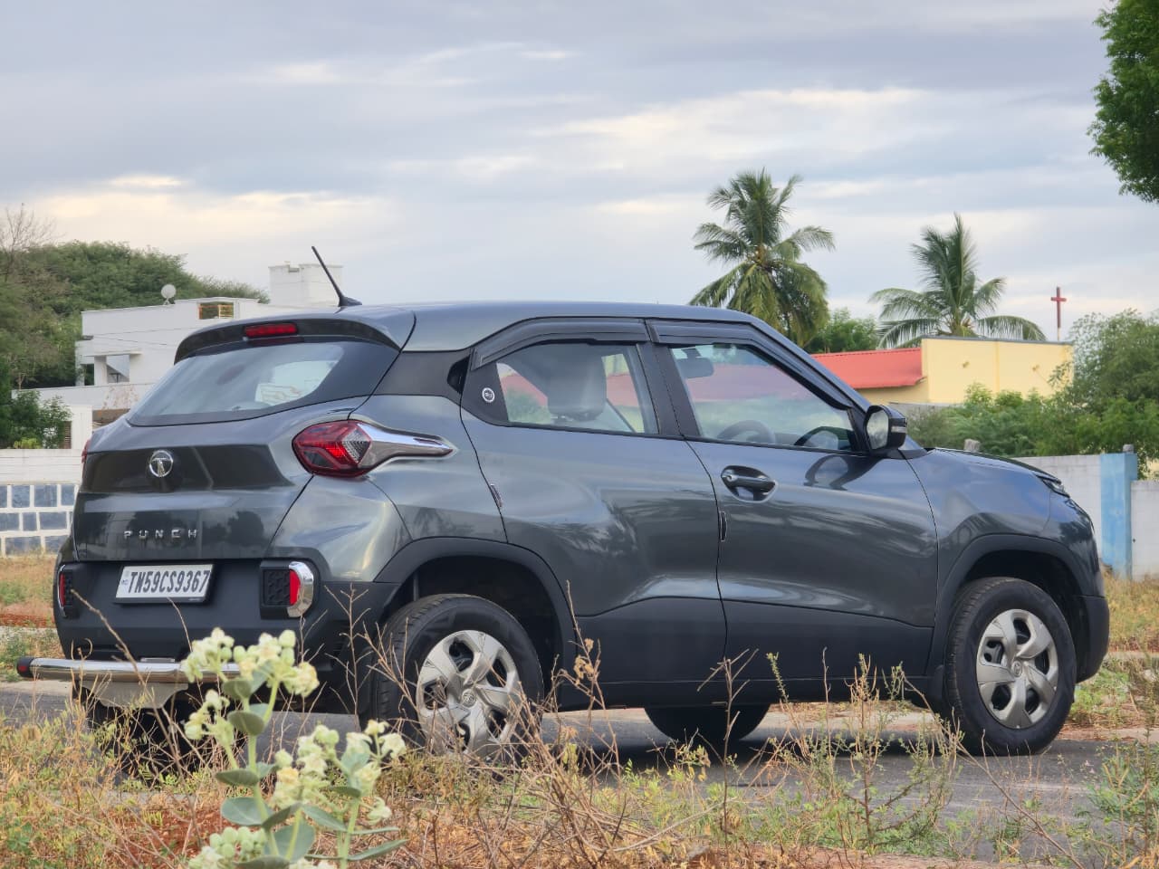 Vehicle photo 7