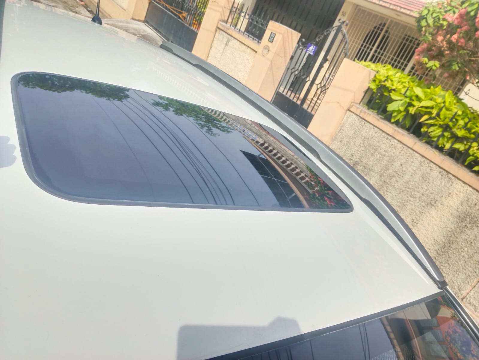 Vehicle photo 9