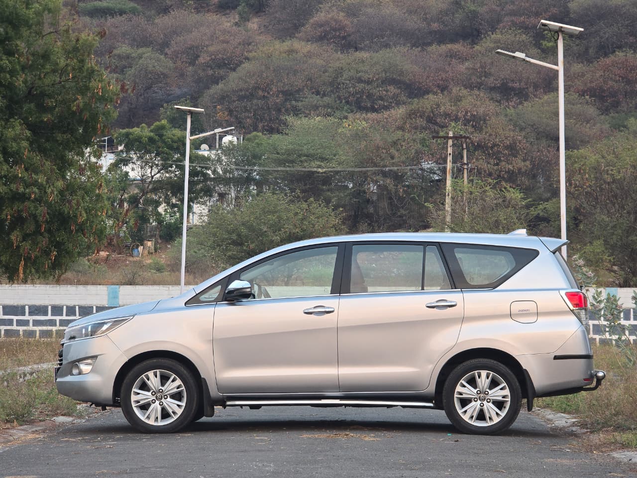 Vehicle photo 13