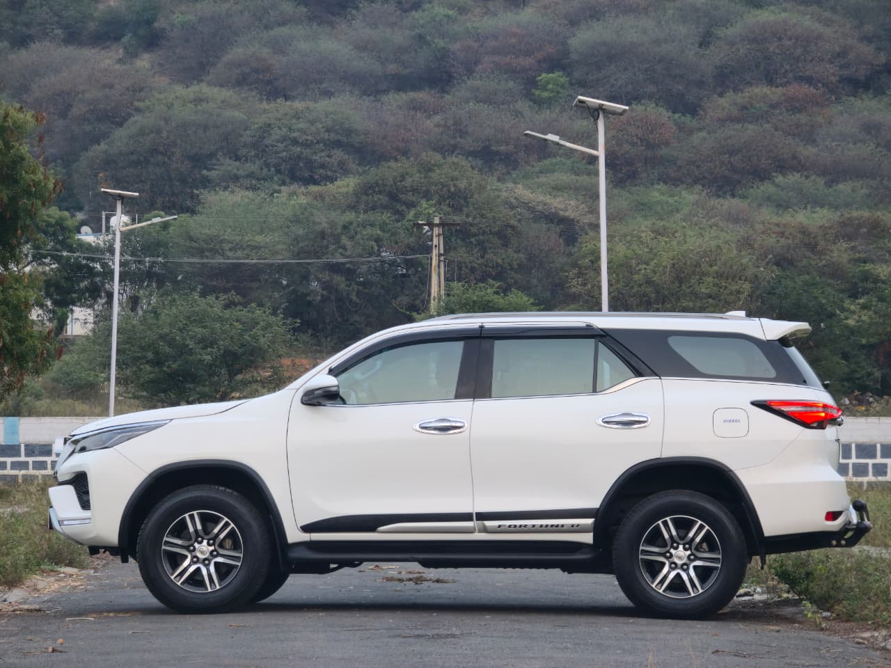 Vehicle photo 5