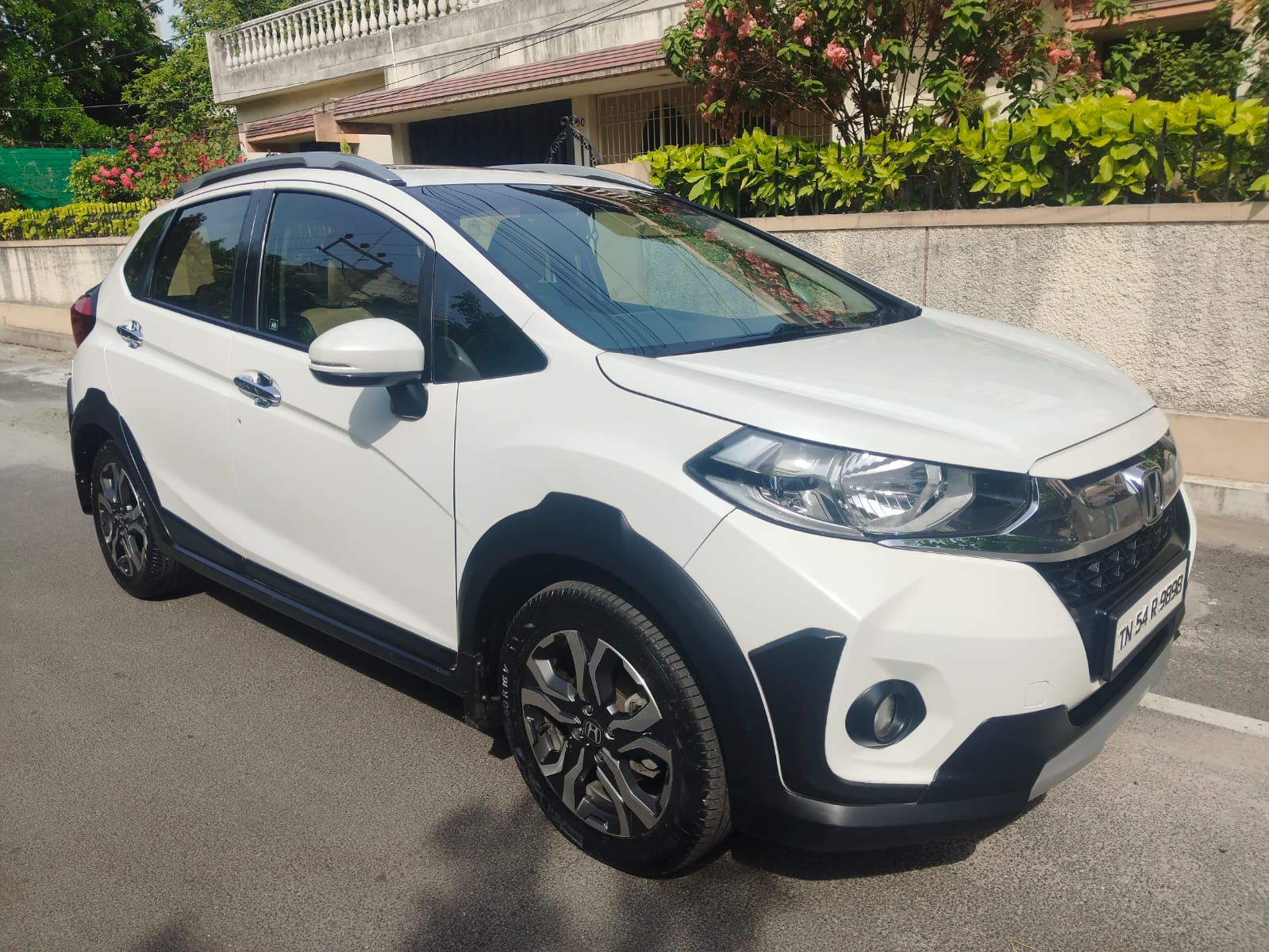 Vehicle photo 5