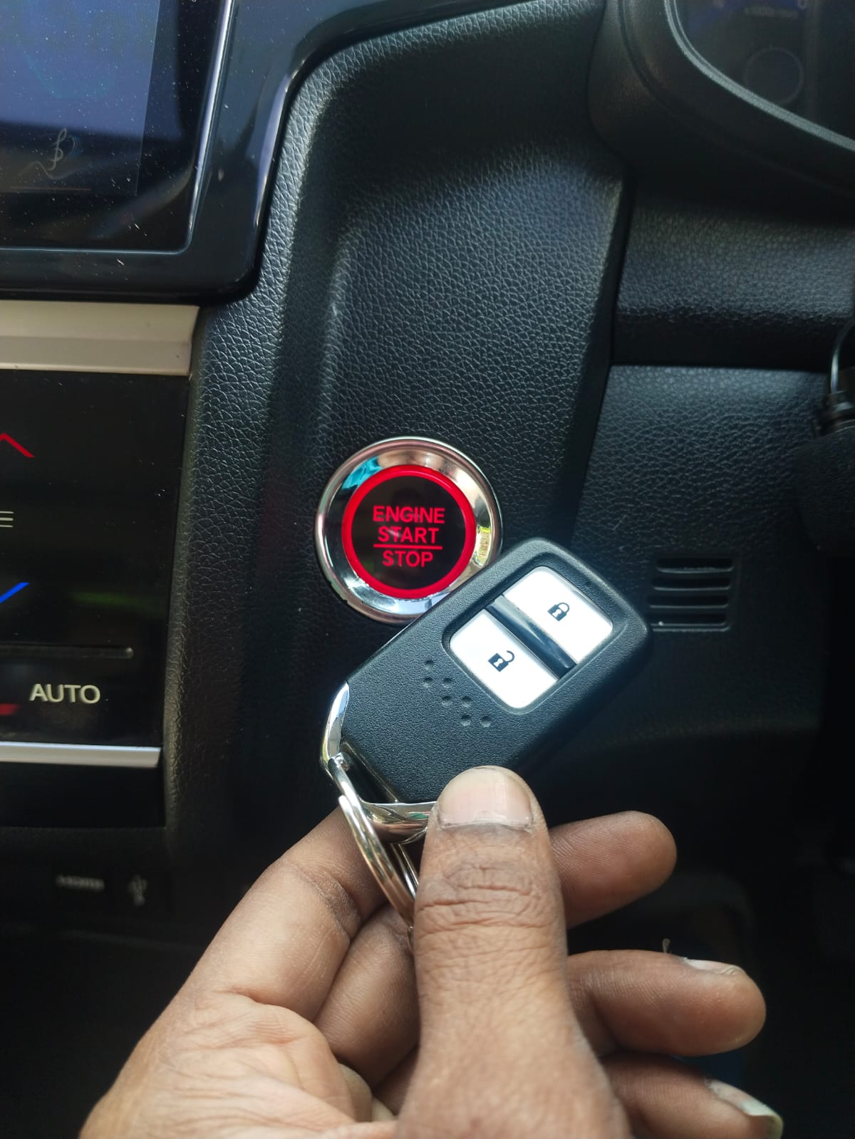 Vehicle photo 12