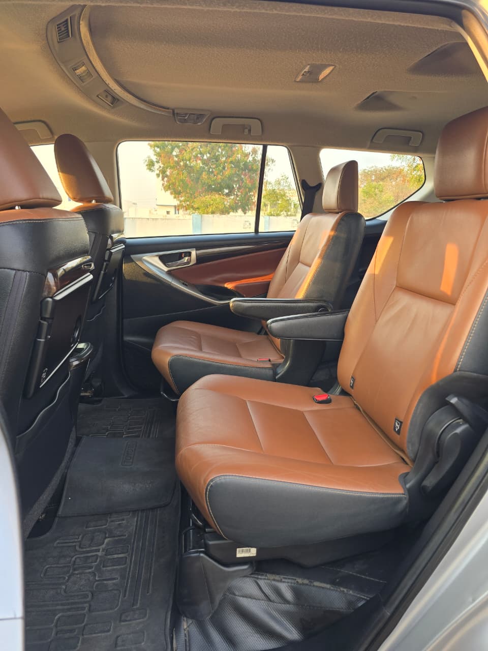 Vehicle photo 10