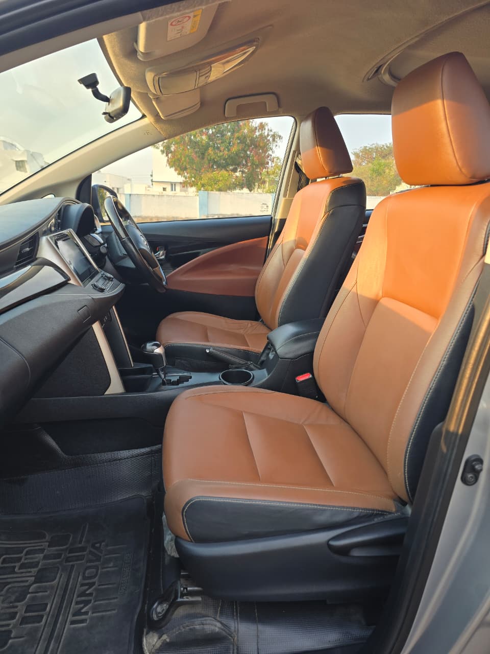 Vehicle photo 9