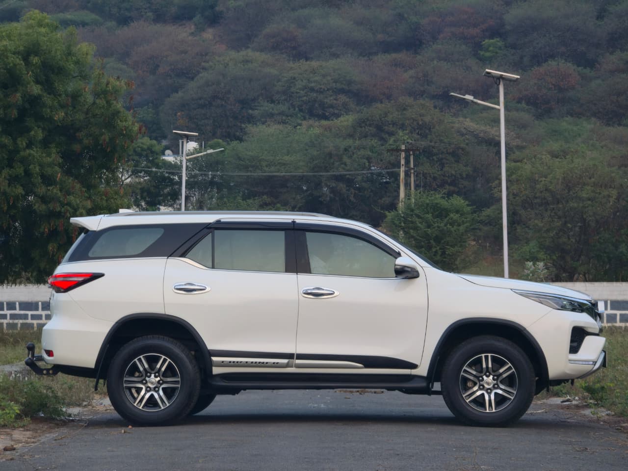 Vehicle photo 6